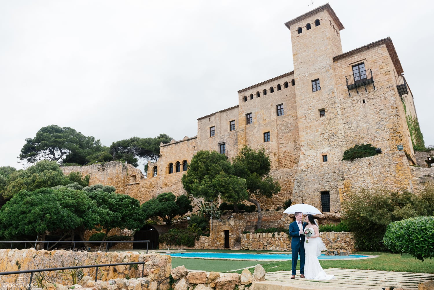 Castle Tamarit wedding in Tarragona, Spain. Photos by destination wedding photographer Everly Studios, www.everlystudios.com