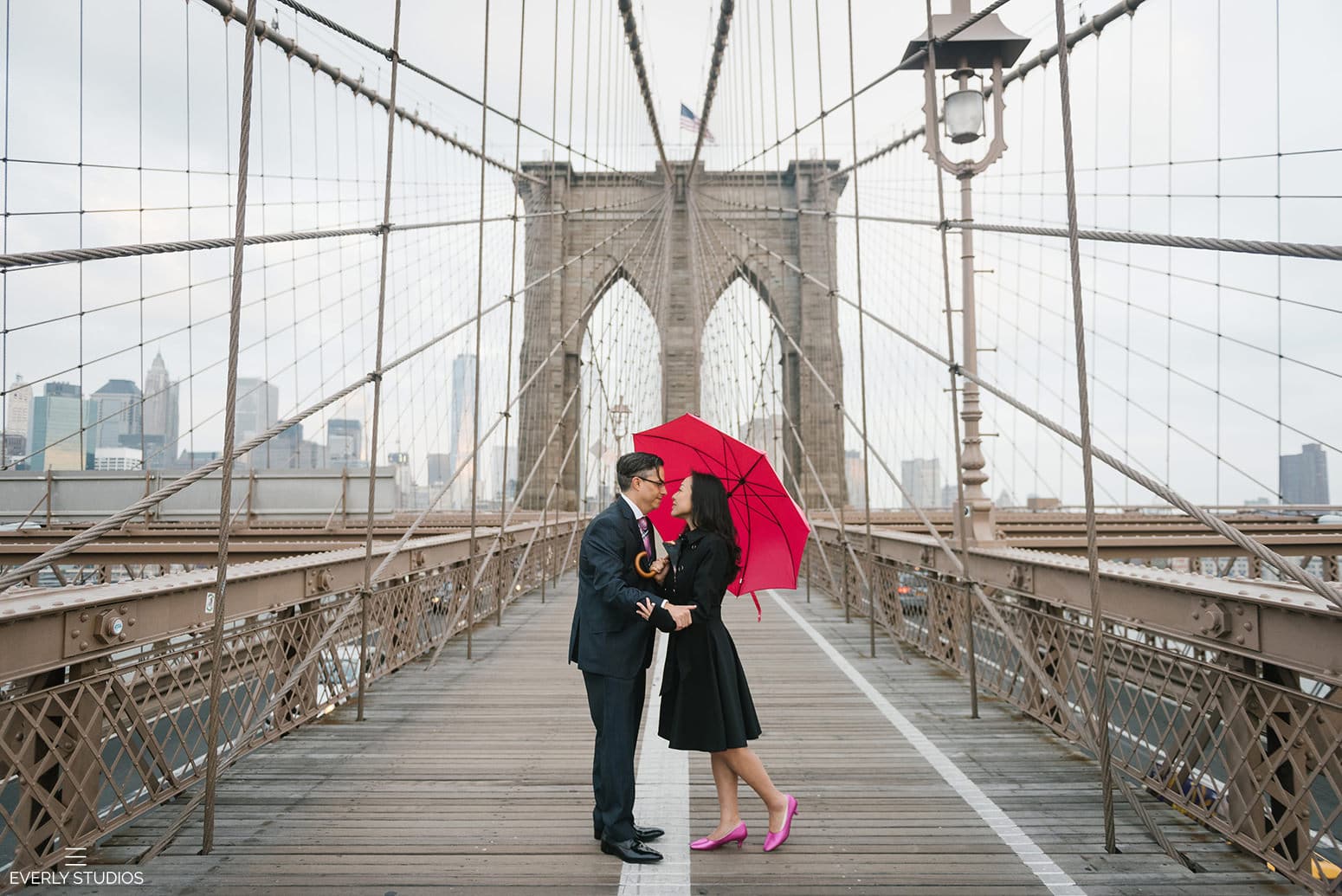 Brooklyn Bridge wedding. Iconic New York wedding locations with a view. Photo by Brooklyn wedding photographer Everly Studios, www.everlystudios.com
