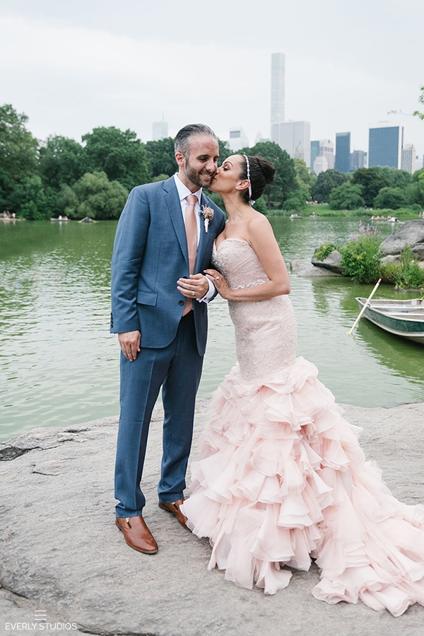 Central Park elopement by the lake, part of a guide to getting married in NYC for foreigners. Photo by New York wedding photographer Everly Studios, www.everlystudios.com
