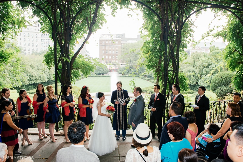 Central Park Conservatory wedding photography | Photos by New York wedding photographer Everly Studios, www.everlystudios.com